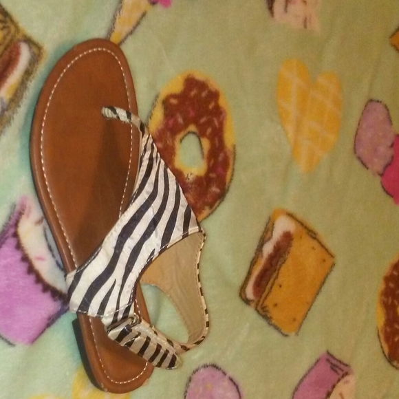 Shoes - Picture 2 of 3